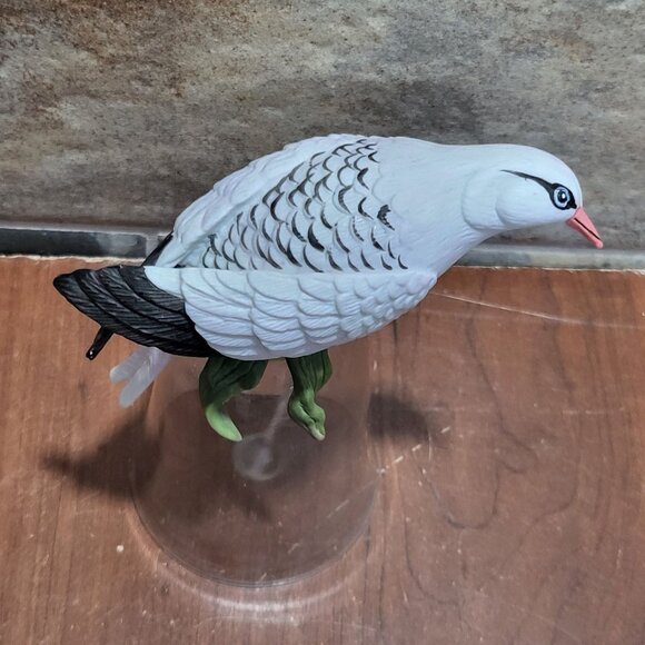 Seagull Bird Figurine on Crystal Glass Bell Silver Tone Chain Glass Ball - Picture 6 of 9